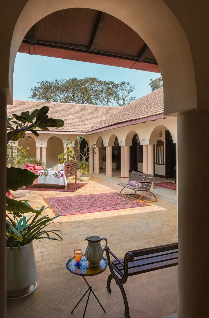 Courtyard & gardens